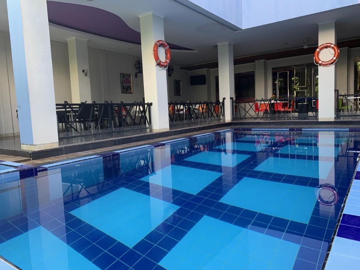 Pacific Hotel Ambon Esterno foto