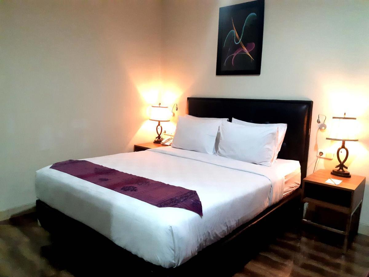 Pacific Hotel Ambon Esterno foto